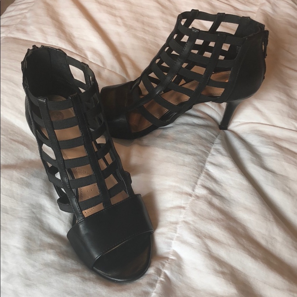 Black cage heels 👠